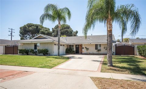 Photo of 934 Lorna ST, Corona, CA 92882 (MLS # CV26056988)