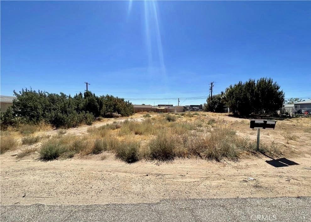 **Vacant Land Opportunity Knocking on Your Door!**
Discover the potential of this prime piece of real estate, perfectly positioned for your future home! This vacant land comes with all essential utility hook-ups, making it ready for construction. Conveniently located just off the 15 Freeway at the Main St and 5th St exit, this property sits on a developed street, providing easy access and a friendly neighborhood atmosphere.
Surrounded by developed multi-unit dwellings and commercial businesses, the strategic location of this land offers not only convenience but also a welcoming community, ideal for building your dream home. Don’t miss out on this fantastic opportunity—act fast, as it won’t last long!