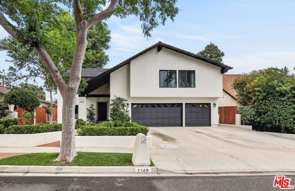 Photo of 2148 Elmdale Avenue, Simi Valley, CA 93065 (MLS # 26847763)