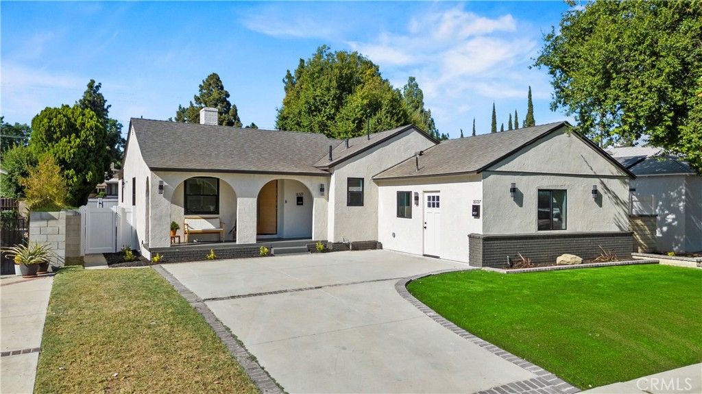 Photo of 18729 Sunburst Street, Northridge, CA 91324 (MLS # SR25195948)