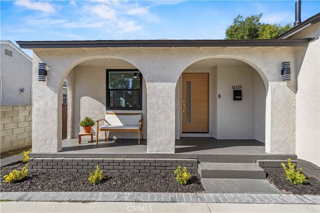 Photo of 18729 Sunburst Street, Northridge, CA 91324 (MLS # SR25195948)