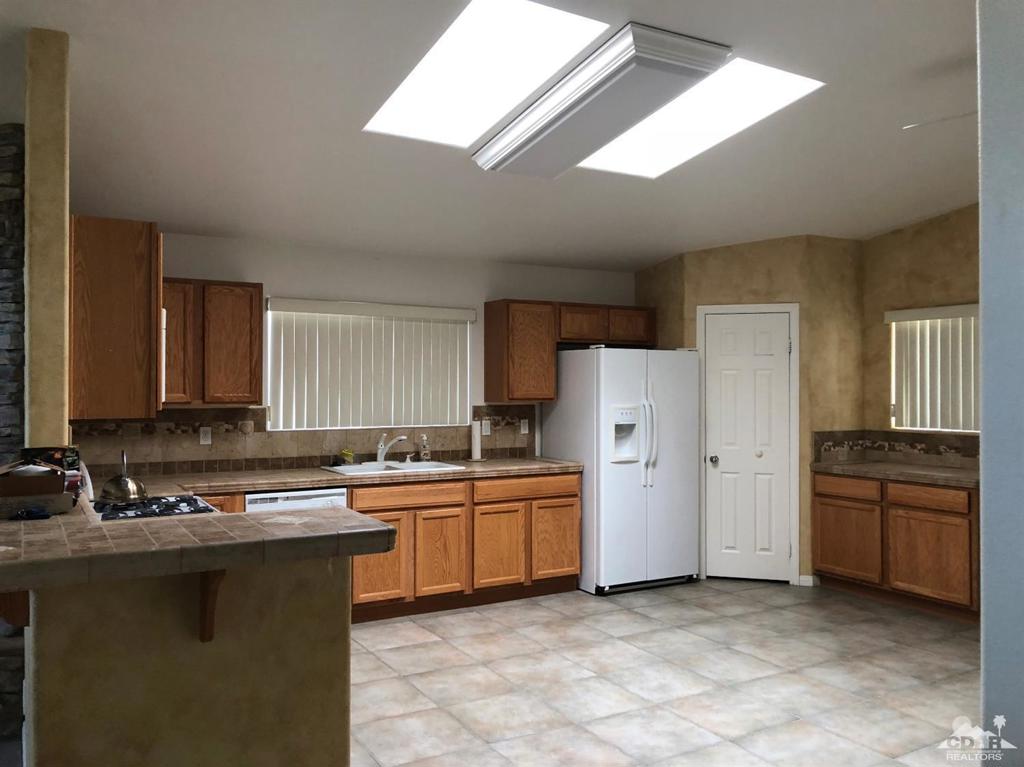 Vista Del Valle - Residential Lease