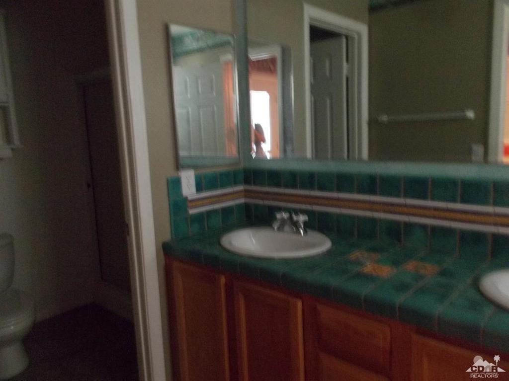 Vista Del Valle - Residential Lease