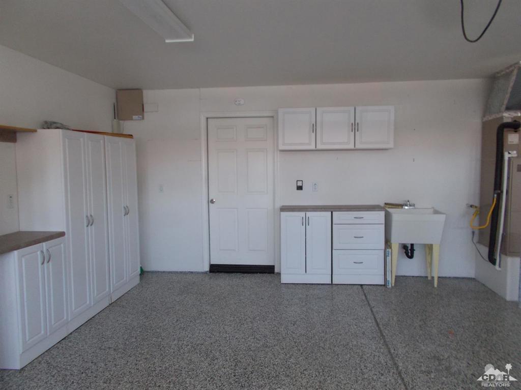 Vista Del Valle - Residential Lease