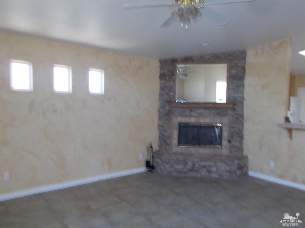 Vista Del Valle - Residential Lease