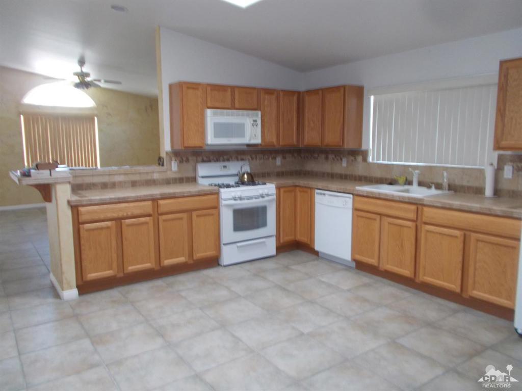 Vista Del Valle - Residential Lease