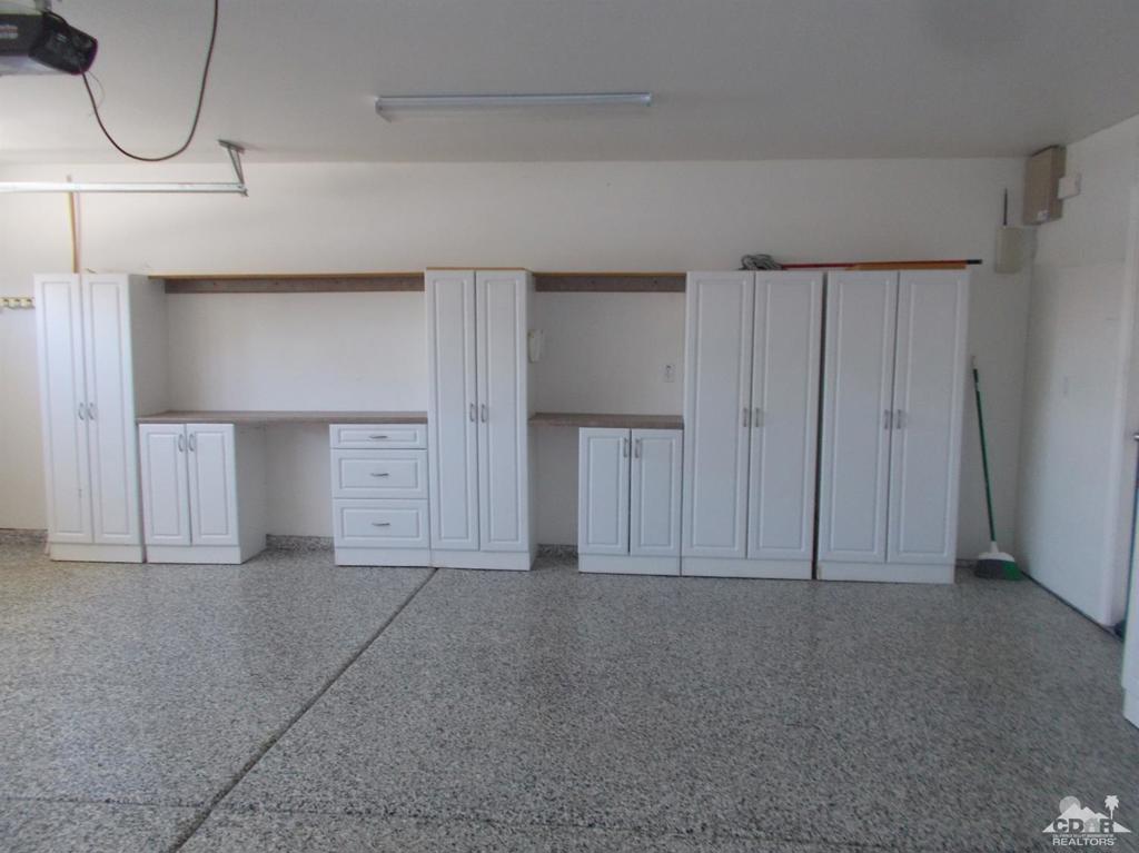 Vista Del Valle - Residential Lease