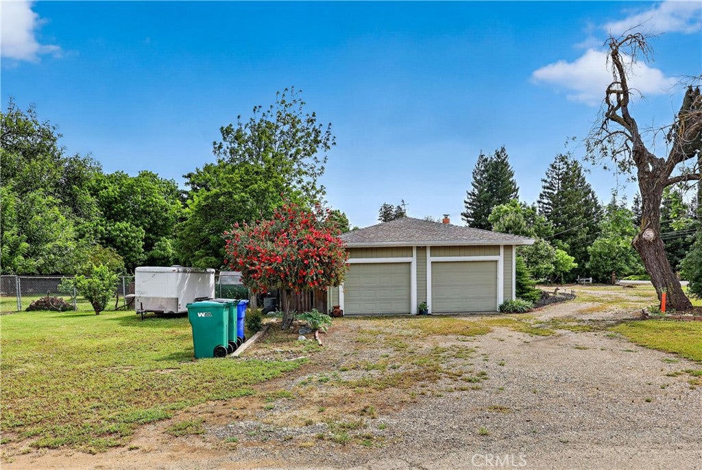 3276 E Olive Avenue