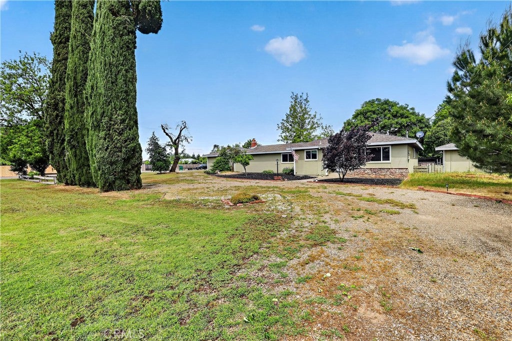 3276 E Olive Avenue