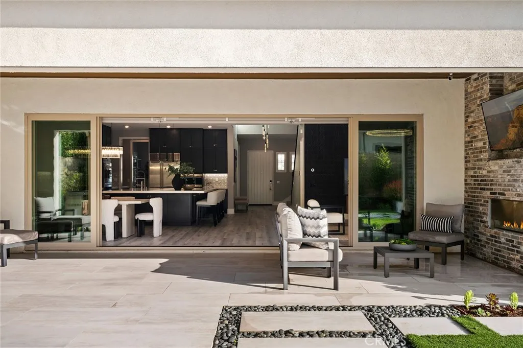 Irvine, California 92618, United States, 4 Bedrooms Bedrooms, ,5 BathroomsBathrooms,Residential,Pending,247561