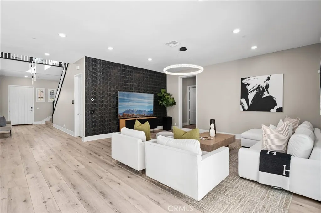 Irvine, California 92618, United States, 4 Bedrooms Bedrooms, ,5 BathroomsBathrooms,Residential,Pending,247561