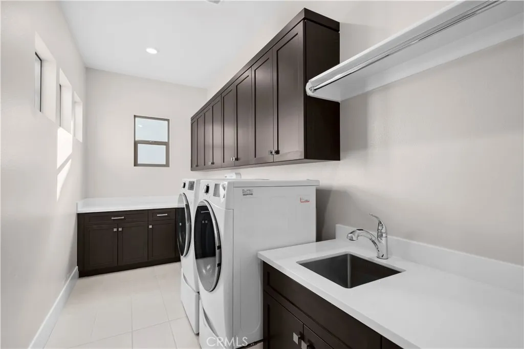 Irvine, California 92618, United States, 4 Bedrooms Bedrooms, ,5 BathroomsBathrooms,Residential,Pending,247561