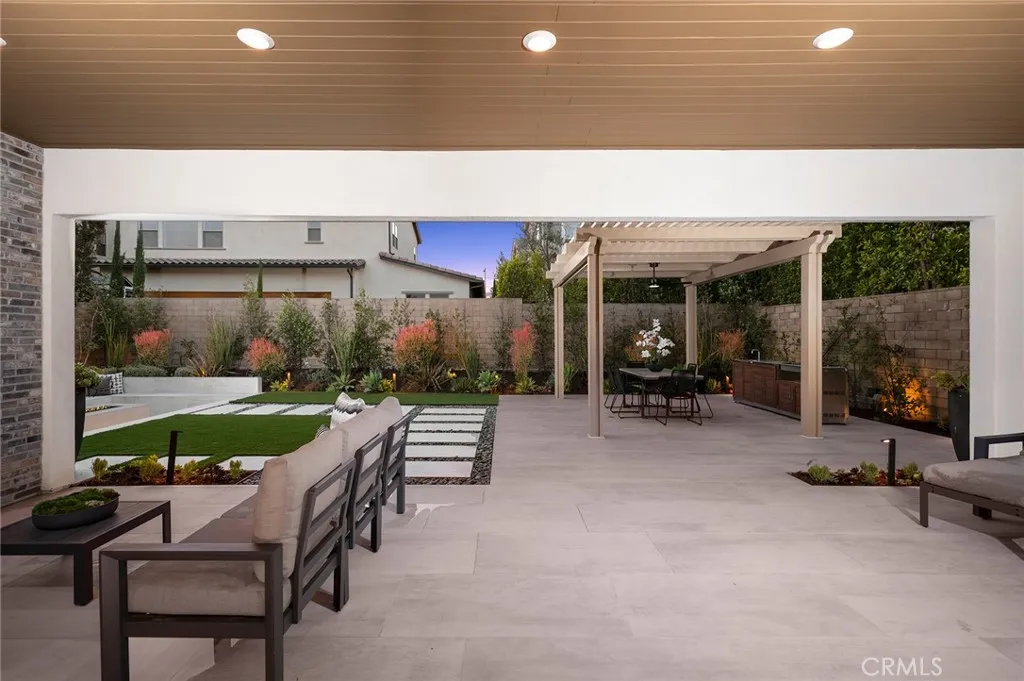 Irvine, California 92618, United States, 4 Bedrooms Bedrooms, ,5 BathroomsBathrooms,Residential,Pending,247561