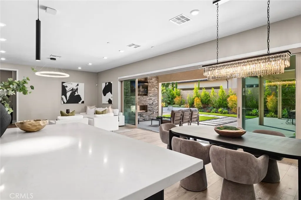 Irvine, California 92618, United States, 4 Bedrooms Bedrooms, ,5 BathroomsBathrooms,Residential,Pending,247561