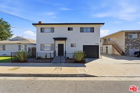 Photo of 11936 Grevillea Avenue, Hawthorne, CA 90250 (MLS # 26669525)