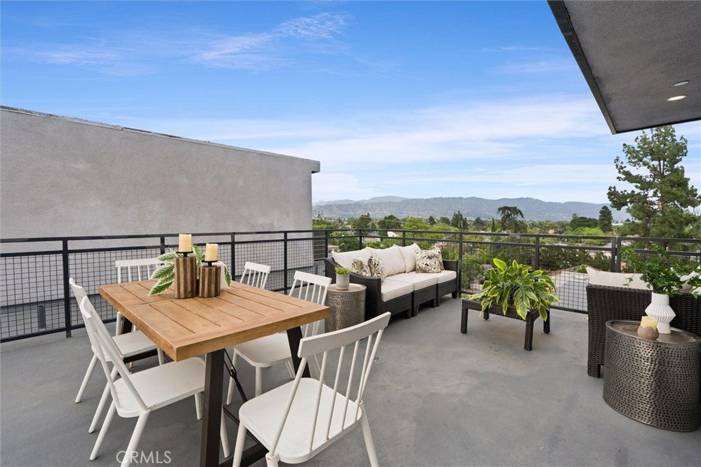 6057 N Tujunga Avenue