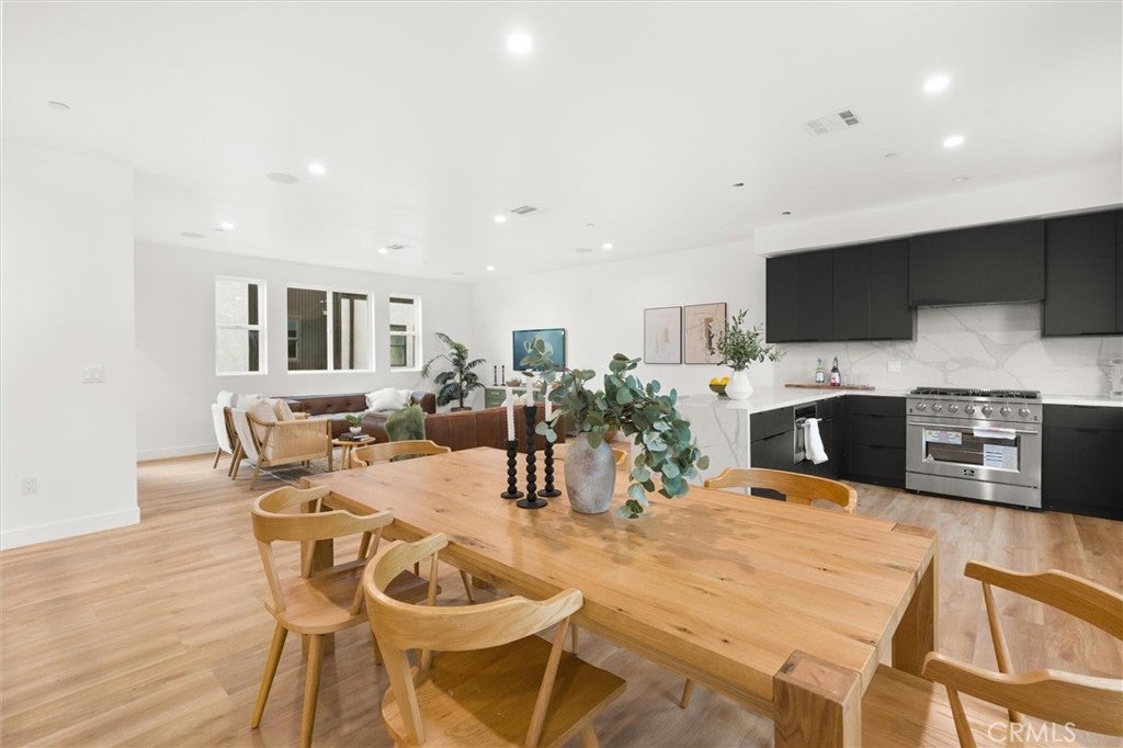 6057 N Tujunga Avenue