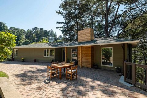 Photo of 6537 Aitken Dr Dr, Oakland, CA 94611 (MLS # 41119998)