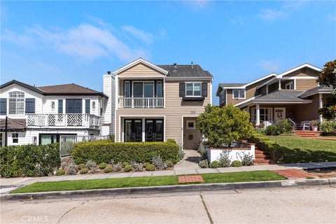 Photo of 703 Poinsettia Avenue, Corona Del Mar, CA 92625 (MLS # OC26179499)