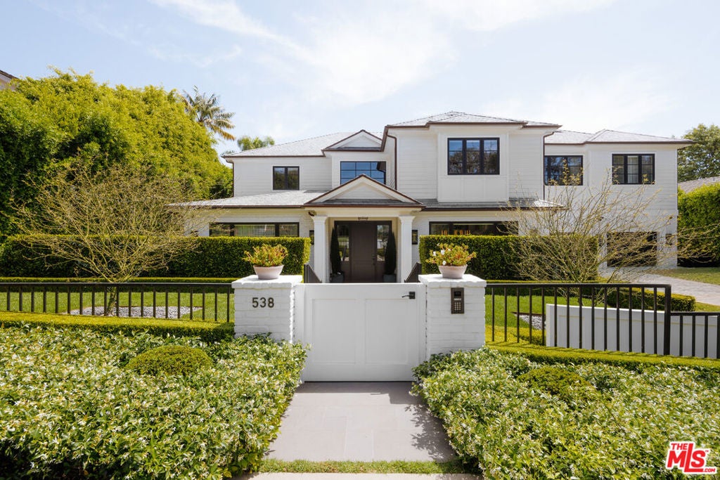 Photo of 538 Spoleto Drive, Pacific Palisades, CA 90272 (MLS # 26863323)