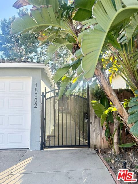 Photo of 18002 Collins Street, Encino, CA 91316 (MLS # 26674405)