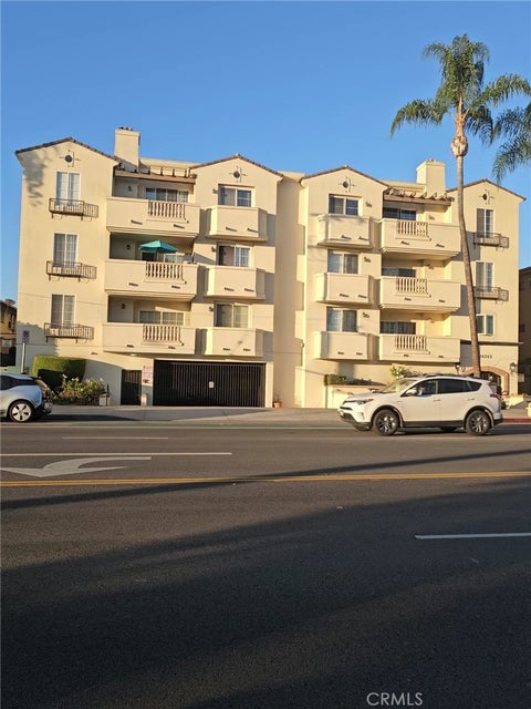 Photo of 14343 Burbank Blvd. #305, Sherman Oaks, CA 91401 (MLS # SR26207503)