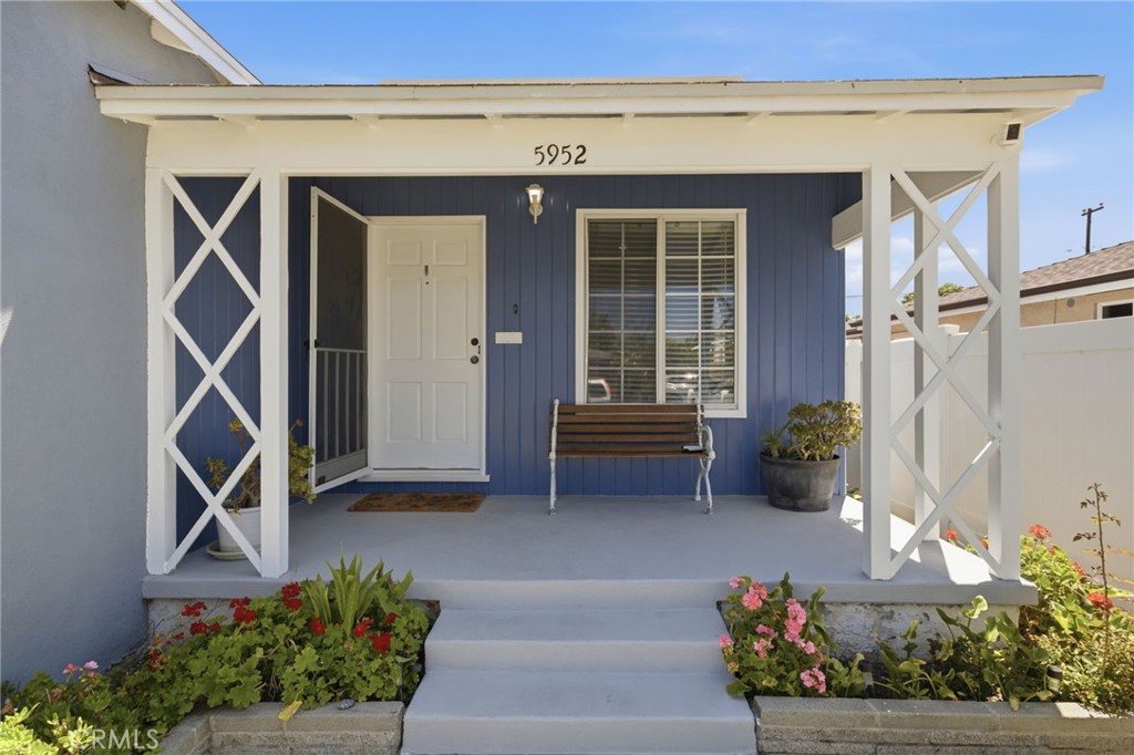 5952 Gaviota