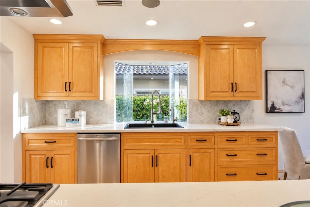 28 Cambridge, Irvine CA 92620 - Photo 14