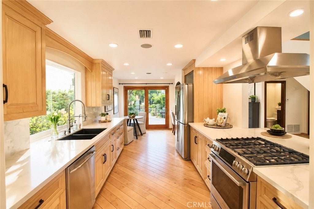 28 Cambridge, Irvine CA 92620 - Photo 17