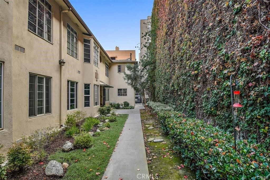 Photo of 50 Elm Ave, Long Beach, CA 90802 (MLS # OC25235657)