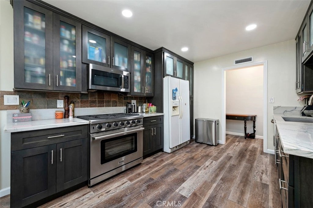 1225 E Balsam