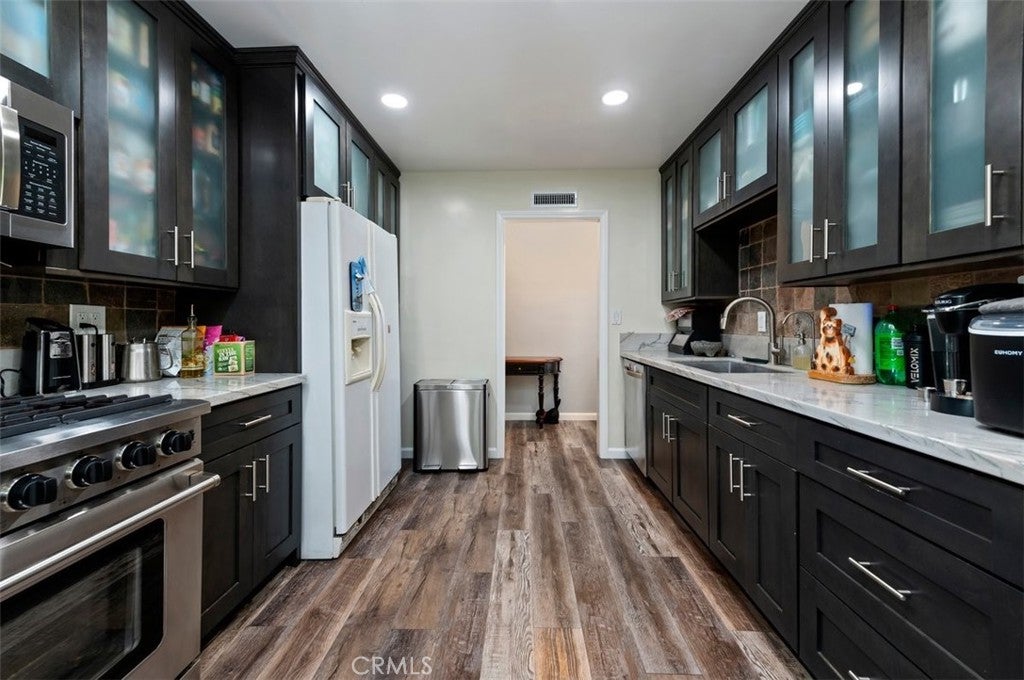 1225 E Balsam