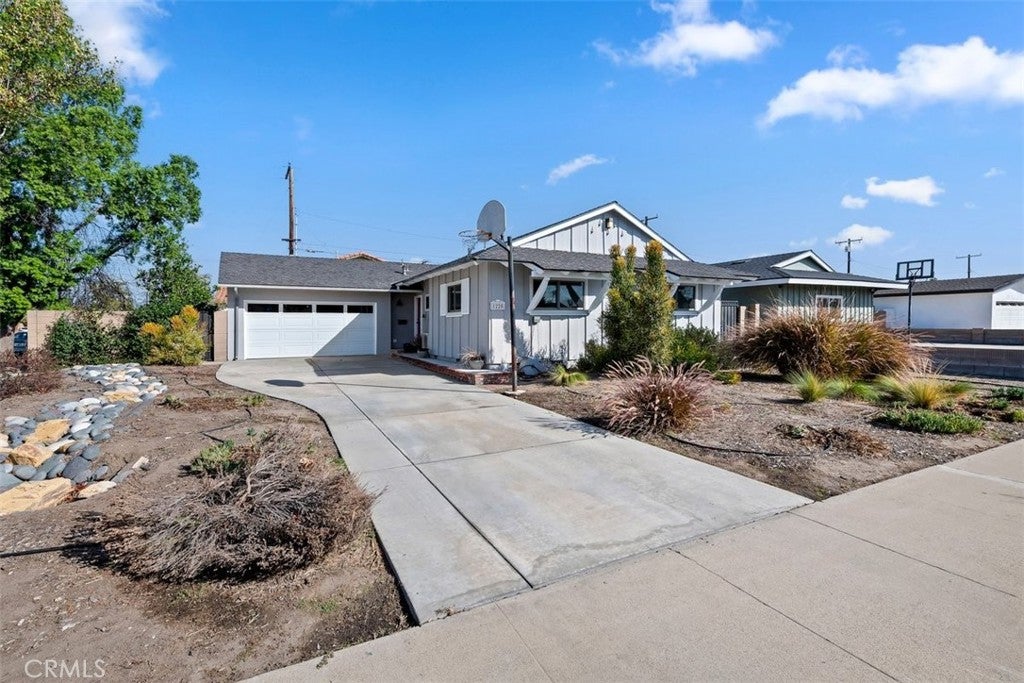 1225 E Balsam AVE