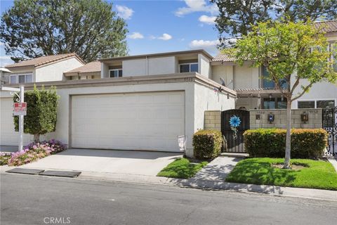Photo of 5548 East Vista Del Este, Anaheim, CA 92807 (MLS # PW25088236) Photo of 5548 East Vista Del Este, Anaheim, CA 92807 (MLS # PW25088236)