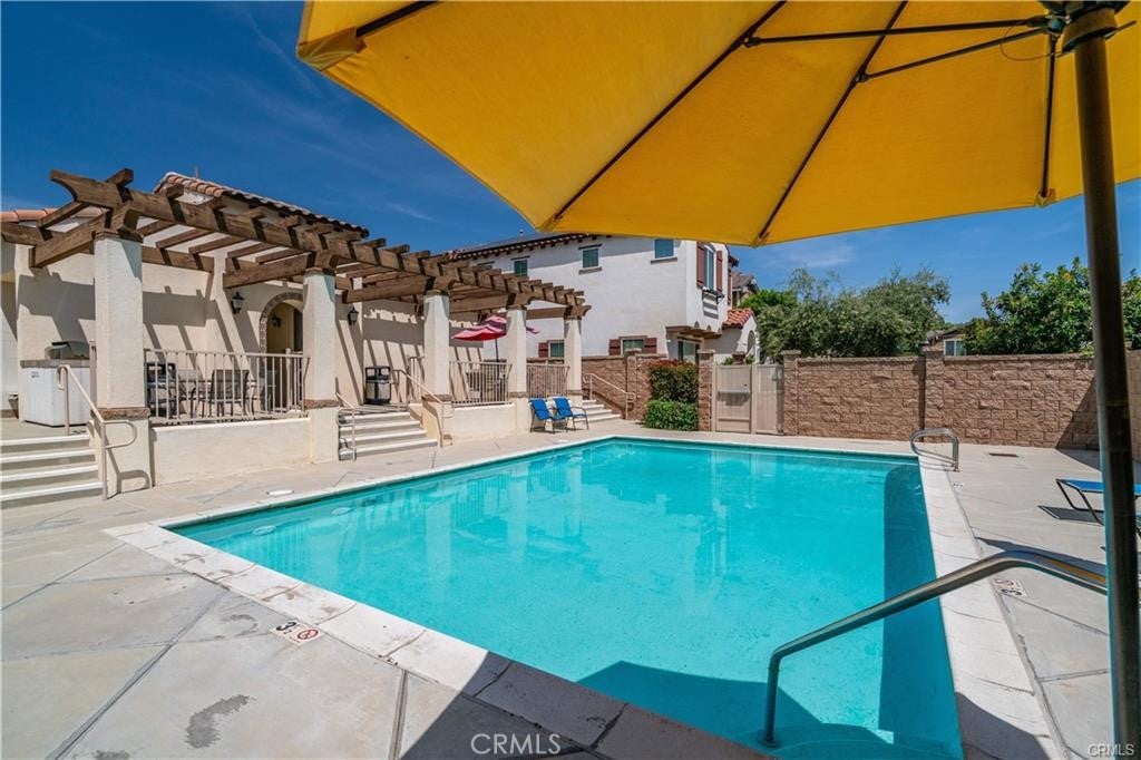 8585 Montrose