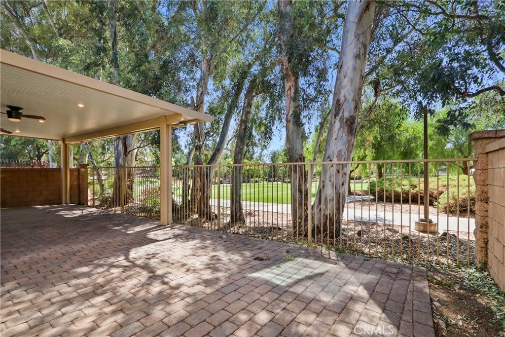 8585 Montrose