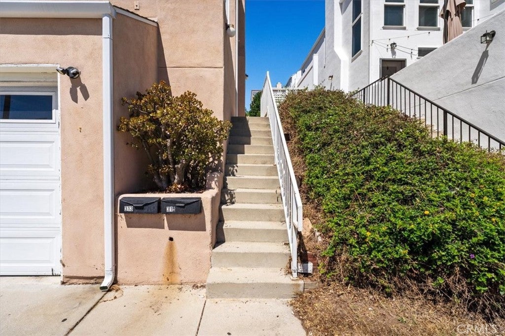313 E Oak Avenue