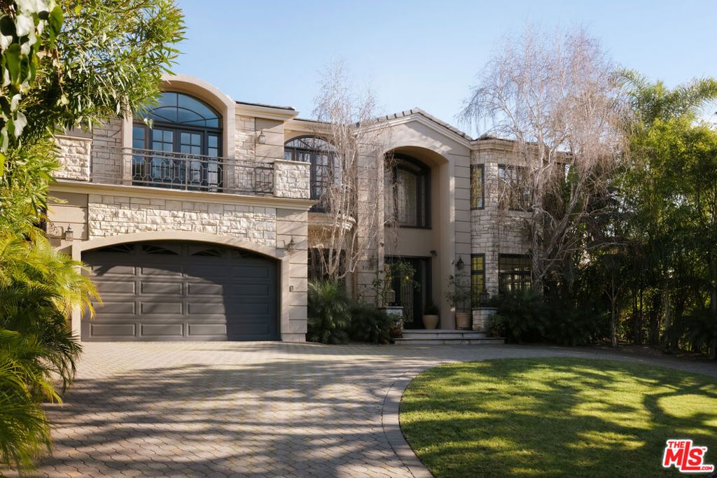 Photo of 1202 San Vicente Boulevard, Santa Monica, CA 90402 (MLS # 26656061)