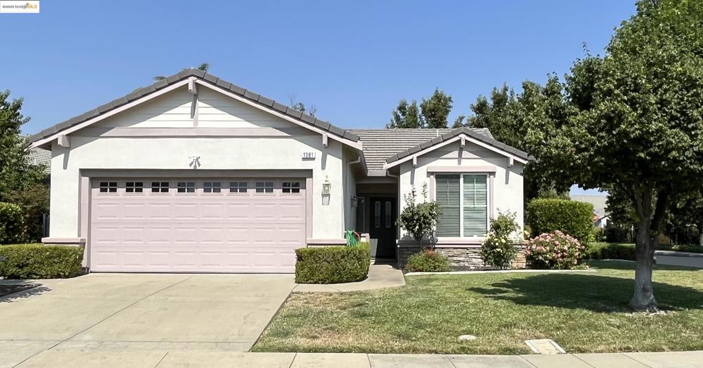 LOVELY 2 BD, 2BA, ON CORNER LOT, IN 55+ YR COMMUNITY, AVAILABLE NOW! KITCHEN FEATURES, BREAKFAST BAR, NOOK OVERLOOKING BACKYARD, REFRIGERATOR INCLUDED. LARGE LIVING SPACE WITH GLEAMING WOOD FLOORS. LARGE PRIMARY BEDROOM WITH SPACIOUS WALKIN CLOSET. PRIMARY BATH HAS ROOMY SHOWER STALL. 2ND BEDROOM AS MIRROR CLOSET DOORS, 2ND BATH HAS SHOWER OVER TUB. INSIDE LAUNDRY ROOM W/SINK VANITY AND CLOSET, 2 CAR GARAGE, PATIO WITH COVER, FULLY LANDSCAPED, GARDENER INCLUDED Apply with RentSpree https://apply.link/ap6X-yY