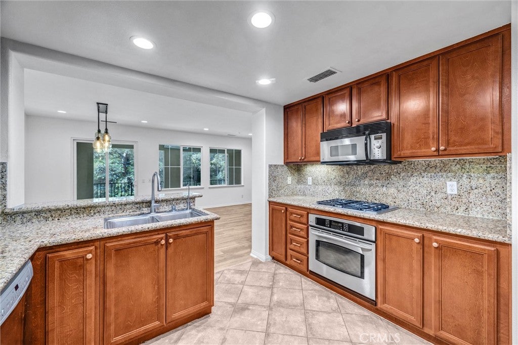 231 Lonetree, Irvine CA 92603 - Photo 8