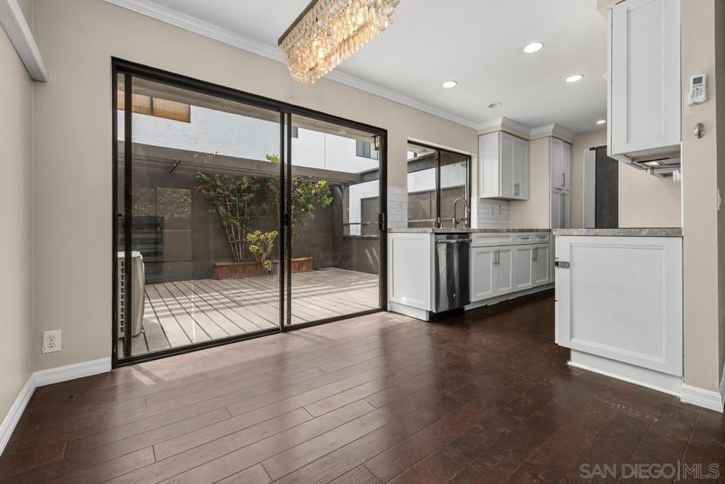 8746 Villa La Jolla Dr
