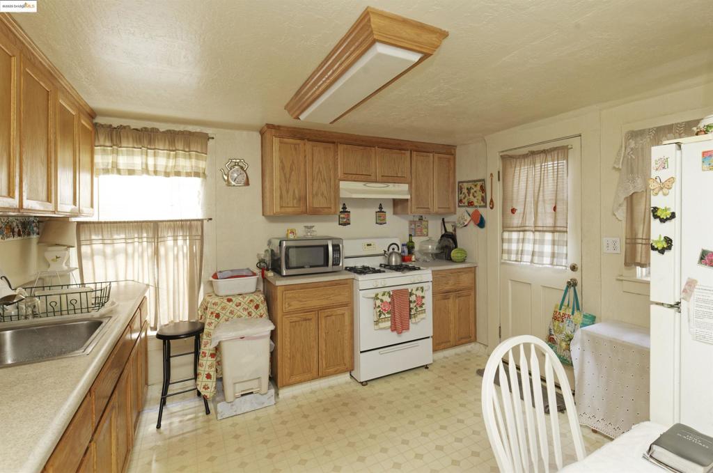 WEST OAKLAND - Residential Income