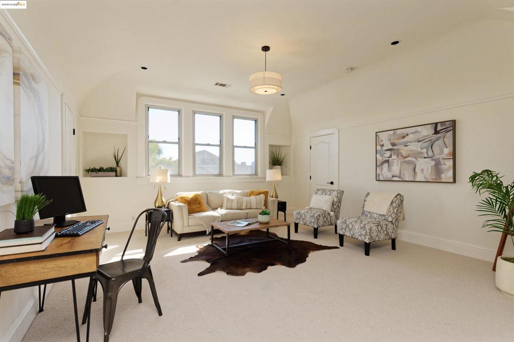 WEST OAKLAND - Residential Income