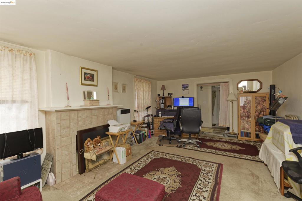 WEST OAKLAND - Residential Income