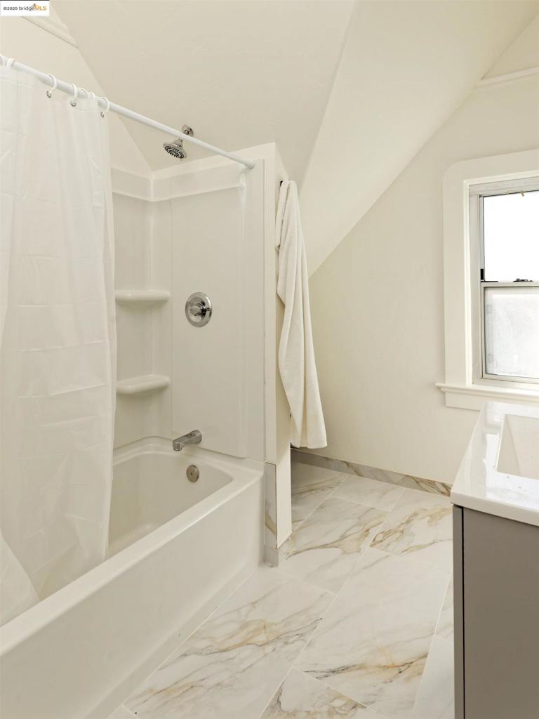 WEST OAKLAND - Residential Income