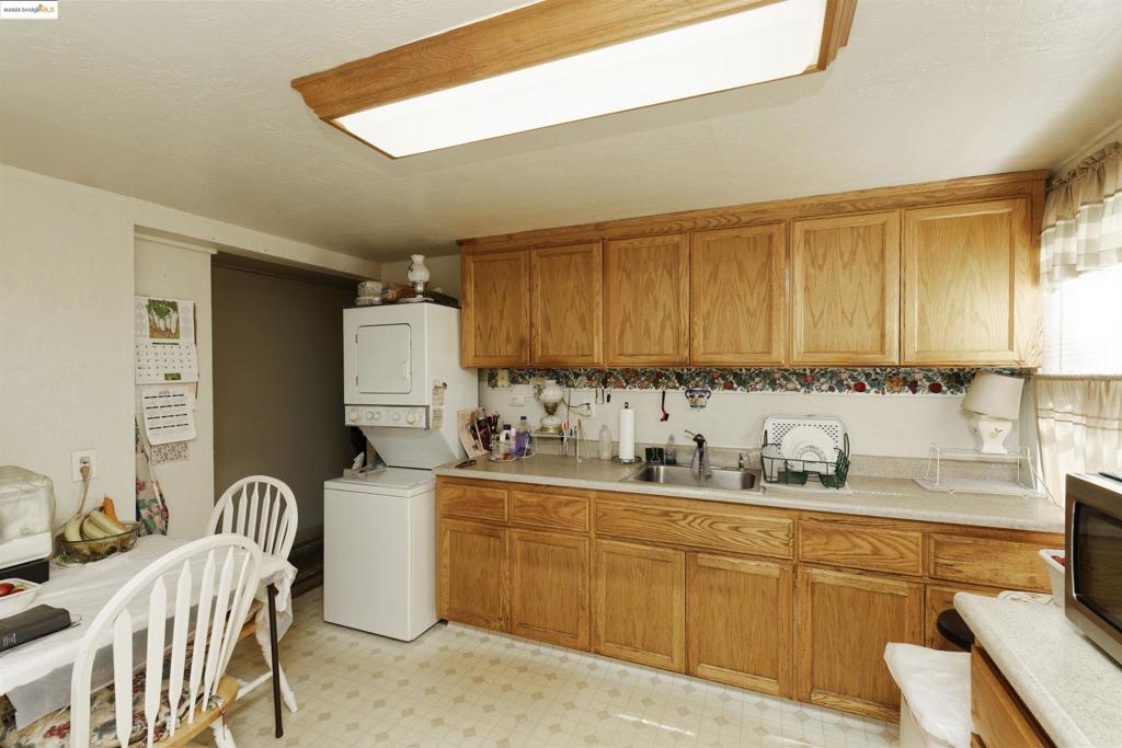 WEST OAKLAND - Residential Income
