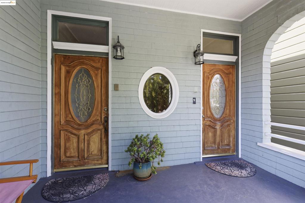 WEST OAKLAND - Residential Income