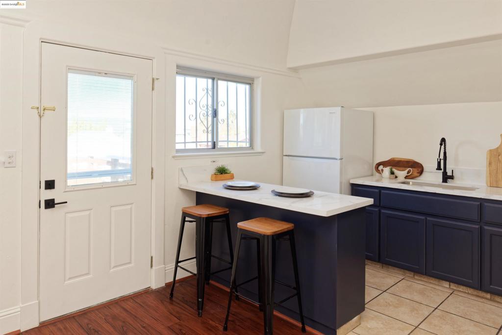 WEST OAKLAND - Residential Income