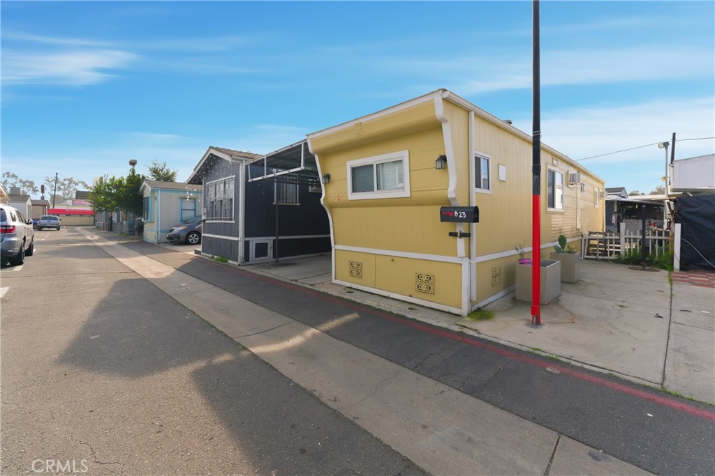 6665 Long Beach Blvd B23