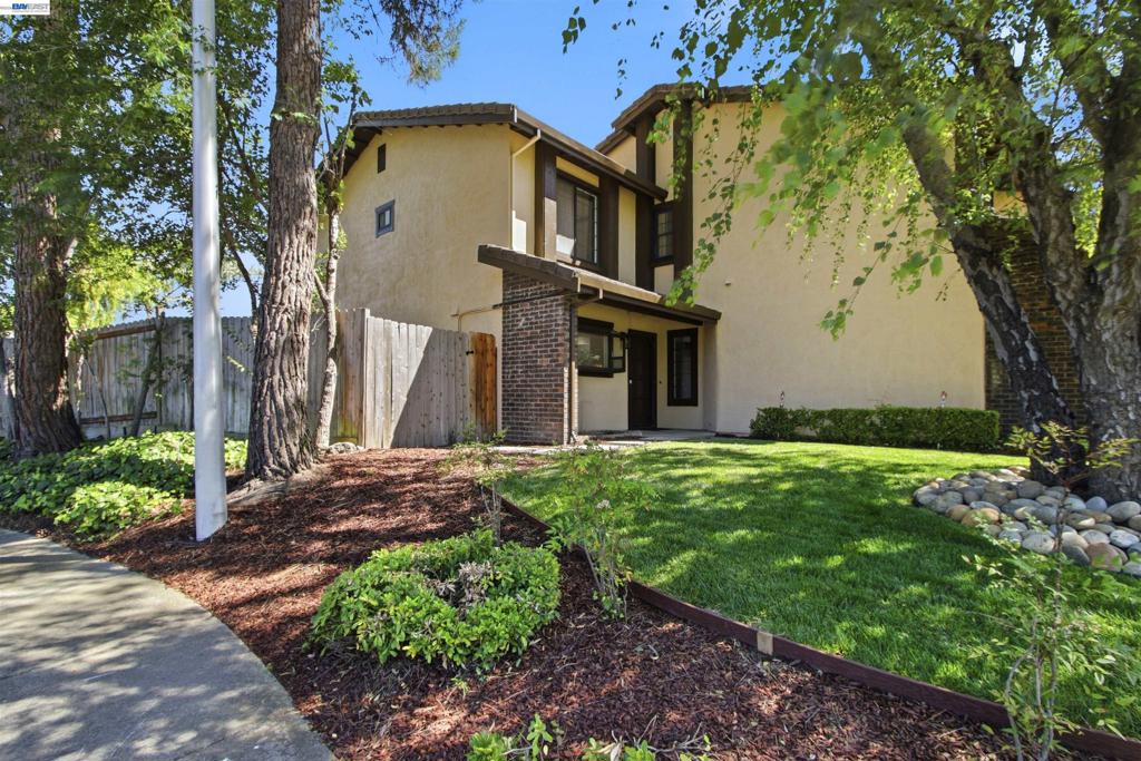 6010 Peppertree Ct